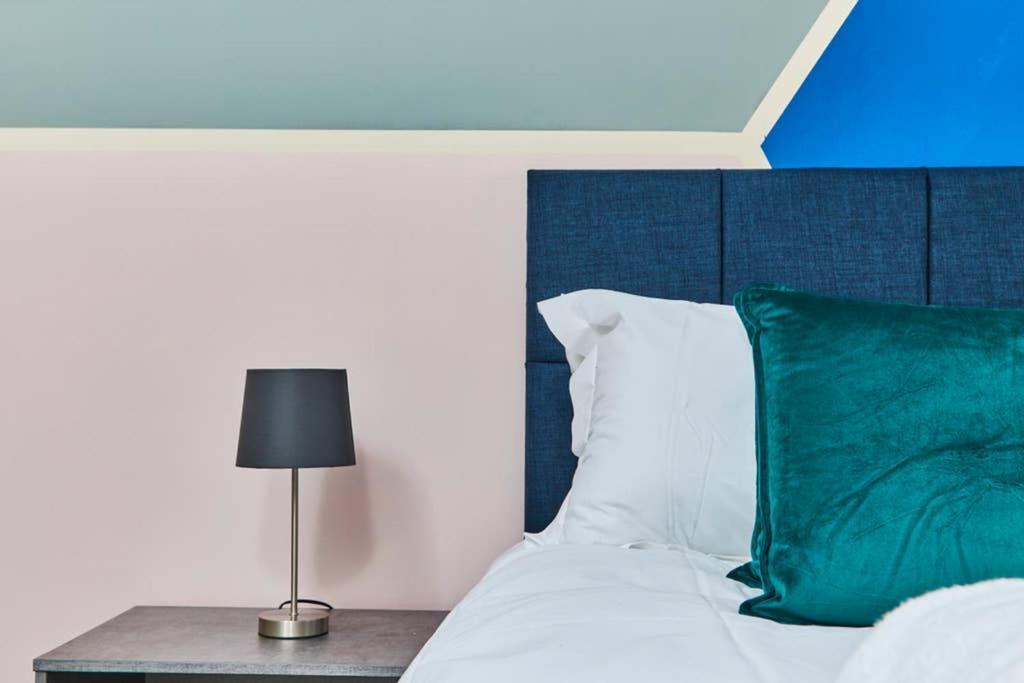 New - The Chique Scandic Cambridge Abode - Parking Εξωτερικό φωτογραφία